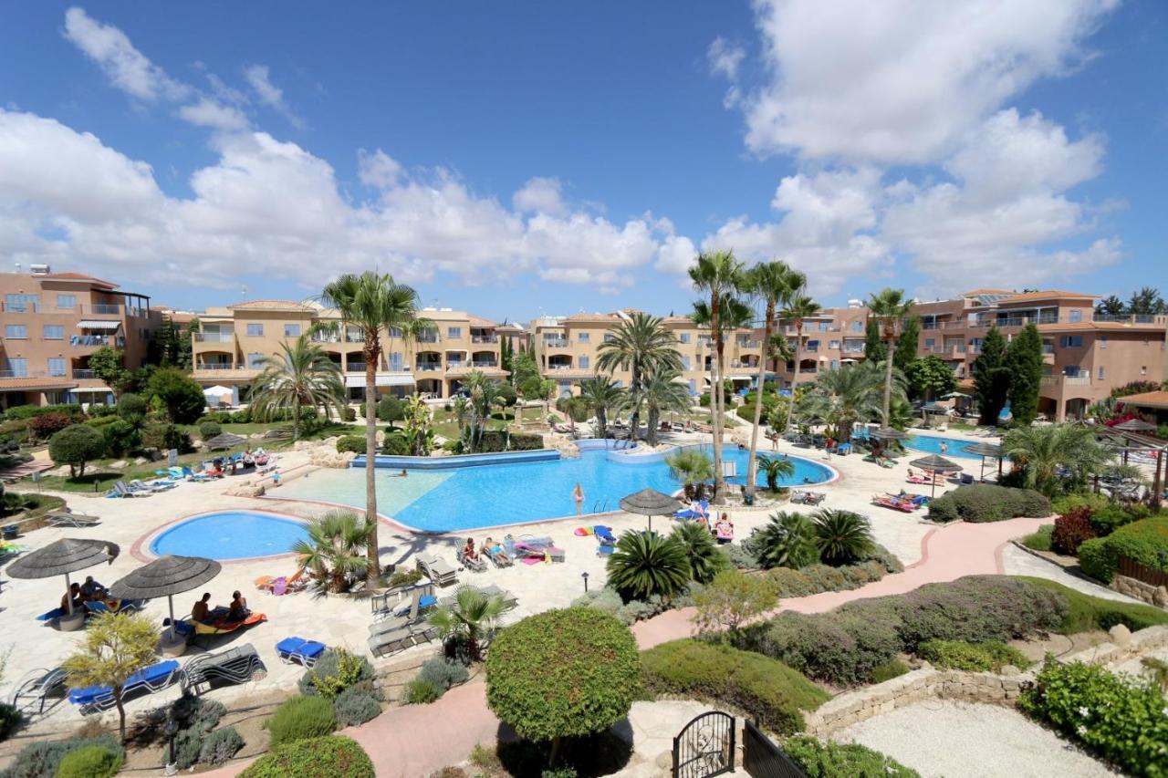 Апартаменты Limnaria Gardens B Пафос Экстерьер фото