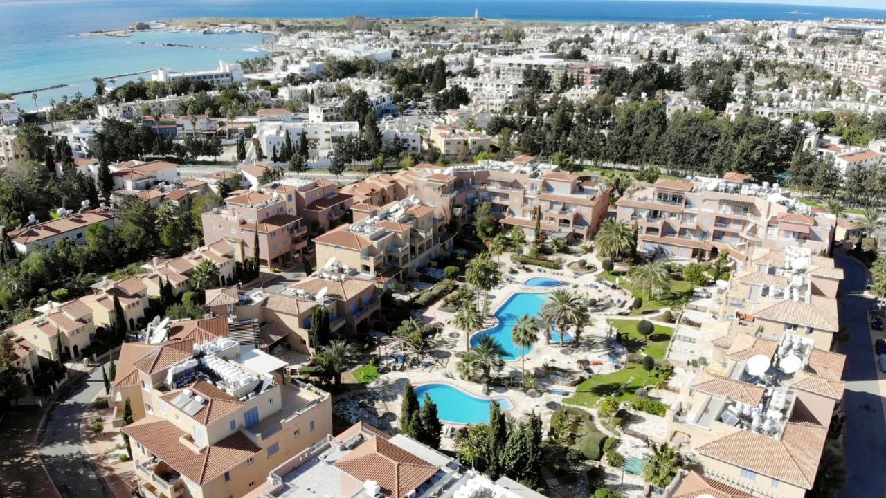 Апартаменты Limnaria Gardens B Пафос Экстерьер фото