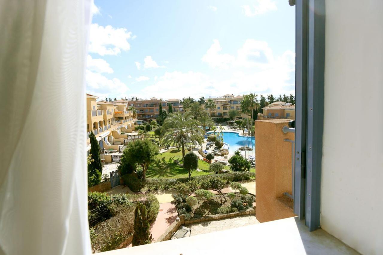 Апартаменты Limnaria Gardens B Пафос Экстерьер фото